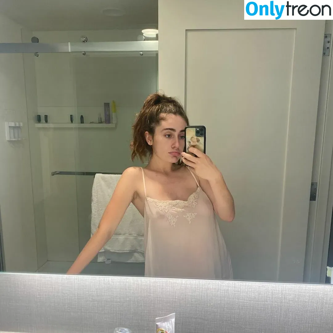 Rachel Anne Sennott nude photo #0037 (treaclychild)