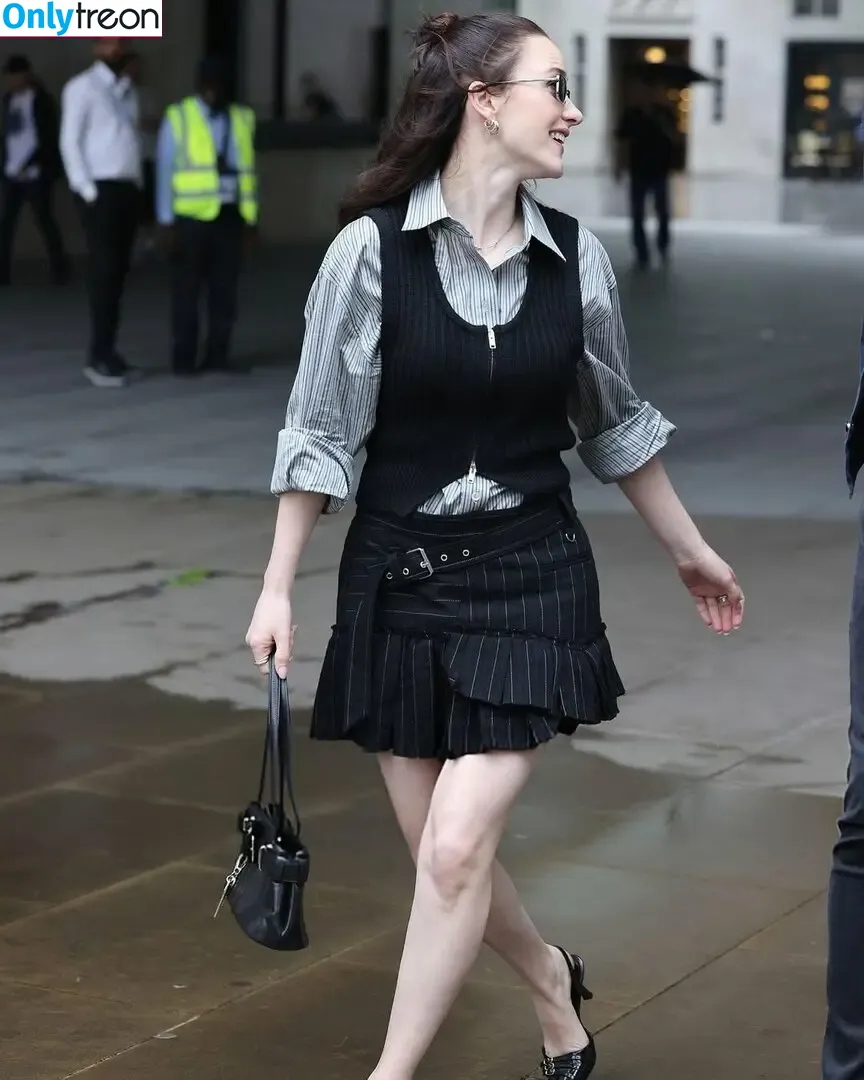 Rachel Brosnahan nude photo #0824 (Marvelous Mrs. Maisel / rachelbrosnahan)