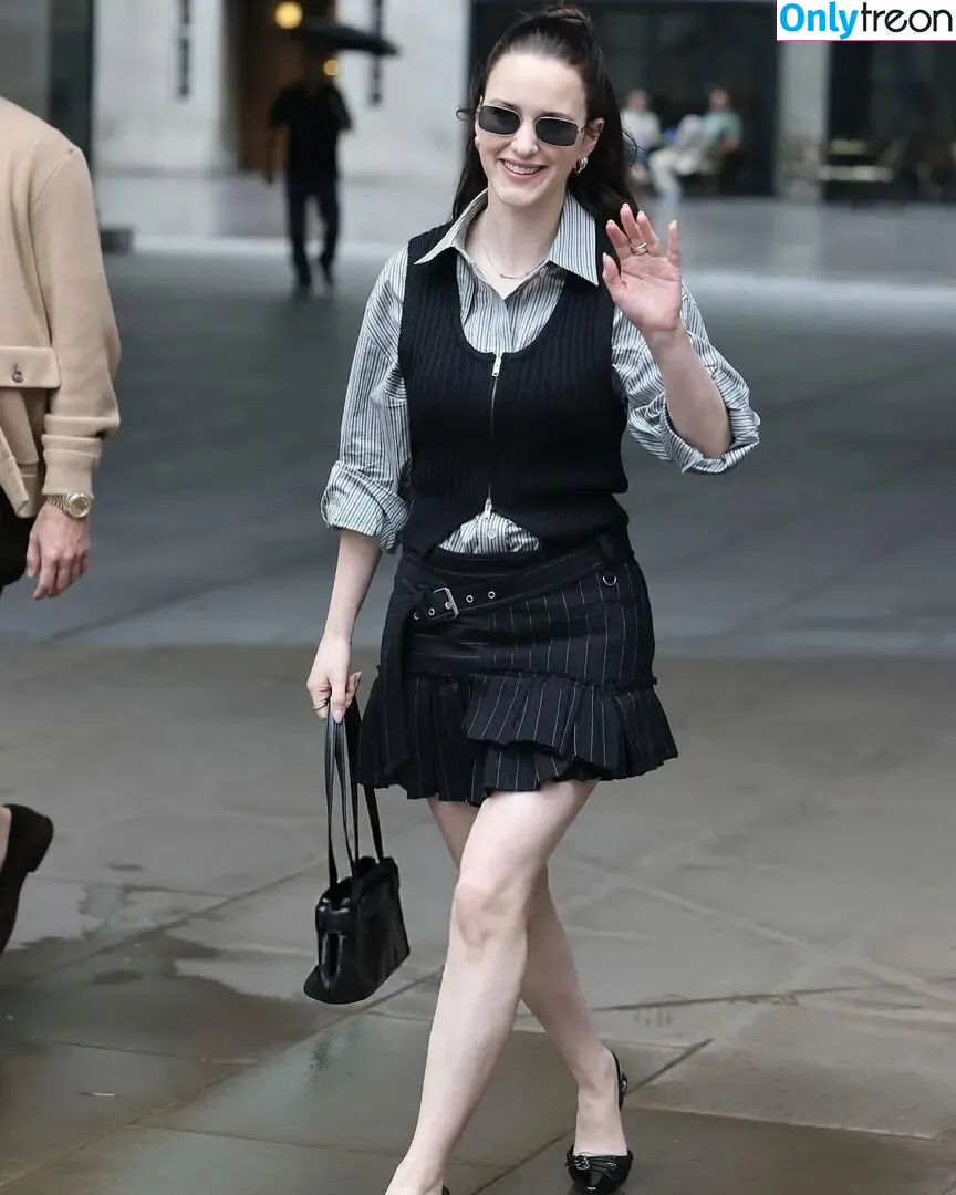 Rachel Brosnahan nude photo #0827 (Marvelous Mrs. Maisel / rachelbrosnahan)