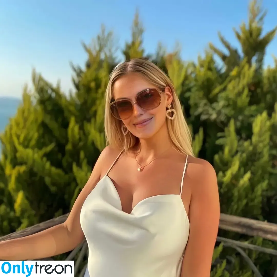 Rachel Dixon nude photo #0021 (dixon_rachel / dixon_ray)