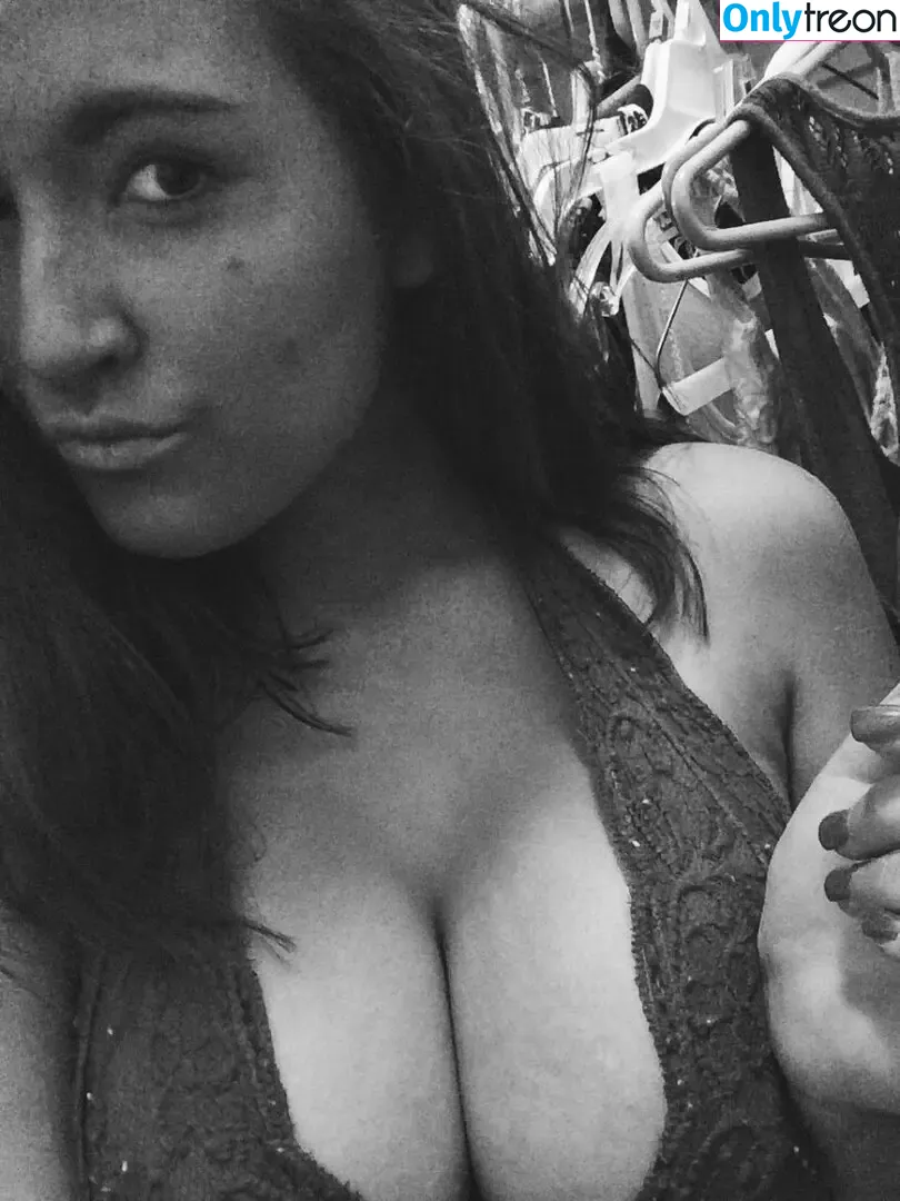 Rachel Myers nude photo #0047 (bunnyloumyers / raechelmyers)