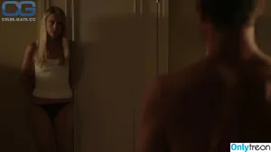 Rachel Skarsten / rachieskarsten nude photo #0046