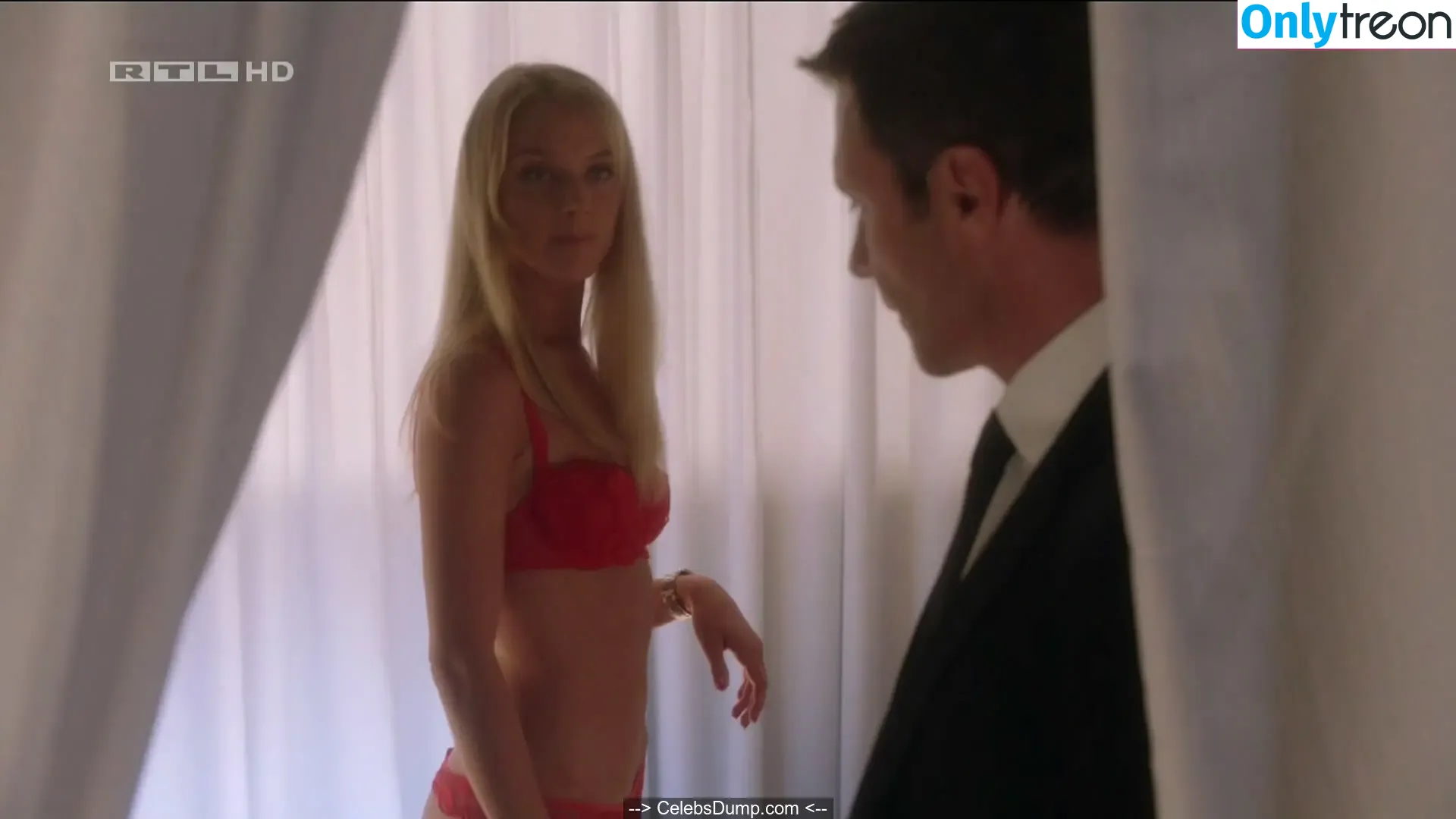 Rachel Skarsten nude photo #0049 (rachieskarsten)
