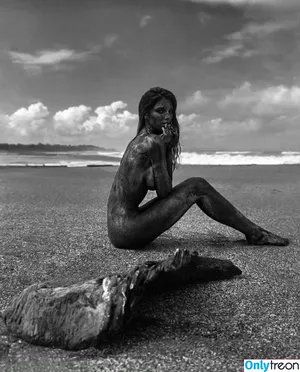 Rachelle Van Waardhuizen / rachelle_v_waardhuizen nude photo #0043