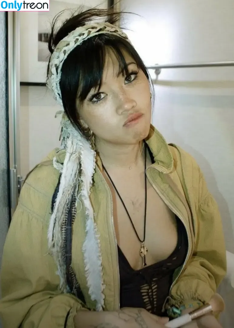Radvxz nude photo #0528 (Beabadoobee)