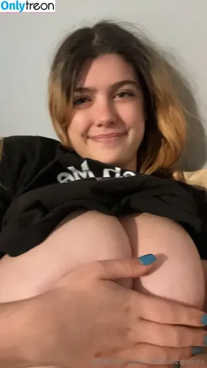 randomzgames / randomzgamingnoodlez nude photo #0026