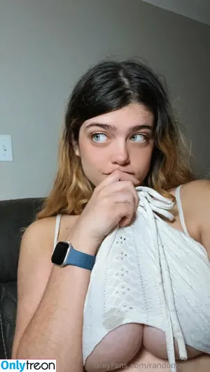 randomzgames / randomzgamingnoodlez nude photo #0049