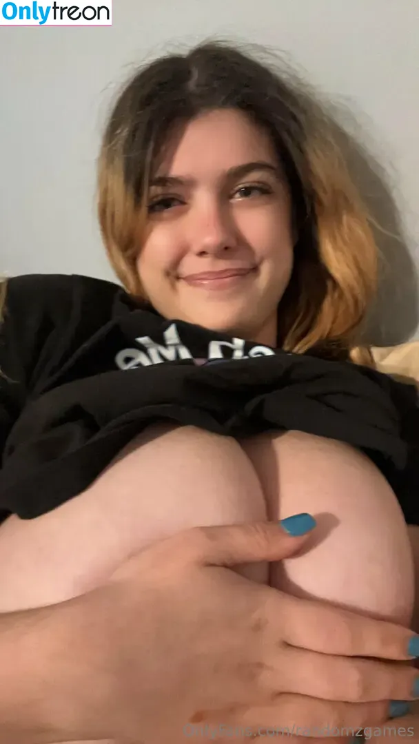 randomzgames nude photo #0026 (randomzgamingnoodlez)