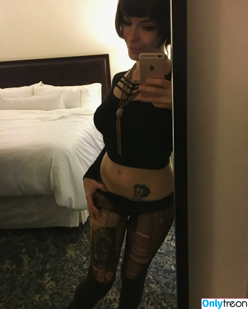 Raxkingisdead nude photo #0030 (Rax King)