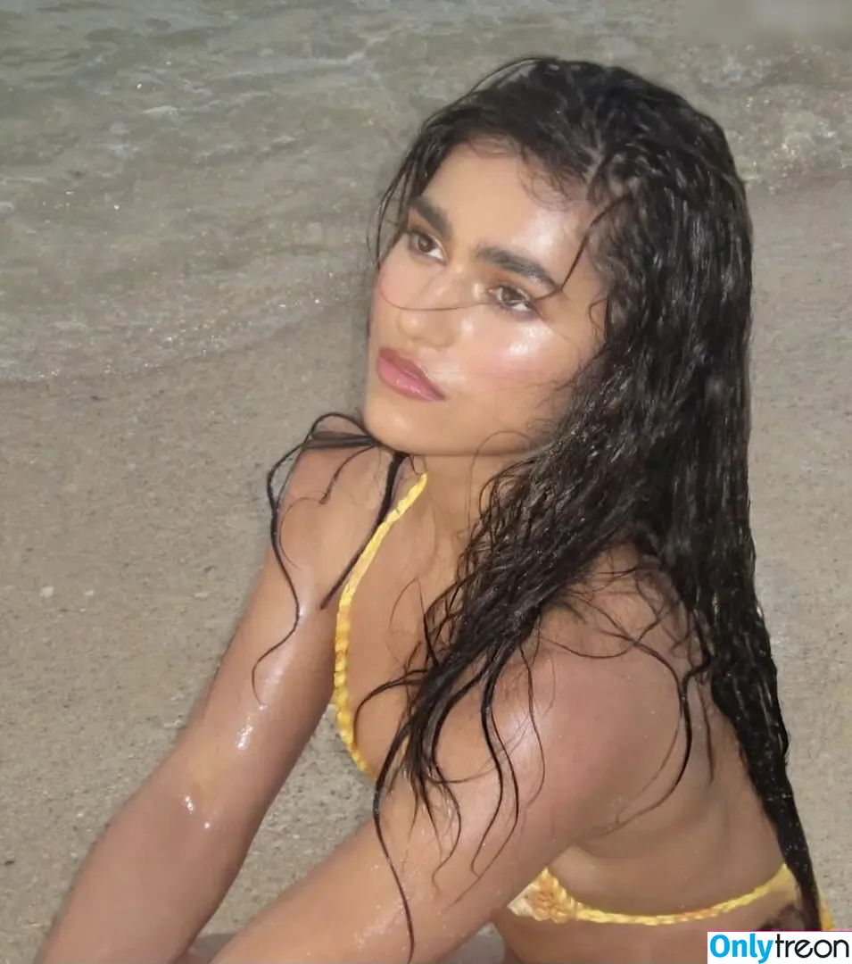 Rayna Vallandingham nude photo #0137 (raynavallandingham)