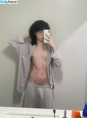 Realcarpetmuncher / acarpetmuncher / cyrussleeps nude photo #0012