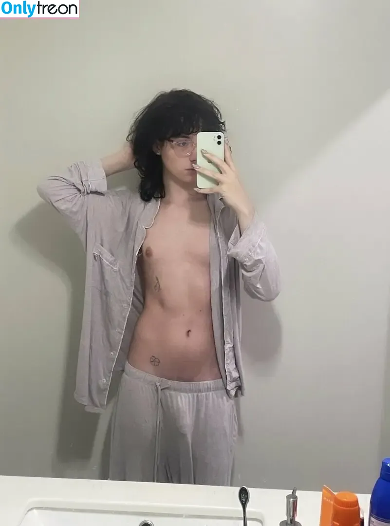 Realcarpetmuncher nude photo #0012 (acarpetmuncher / cyrussleeps)