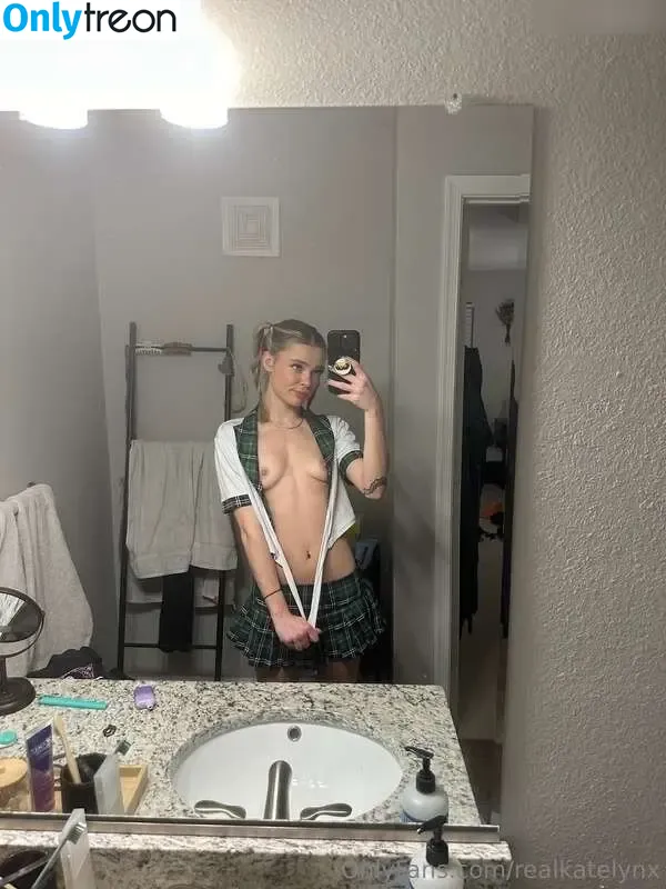 realkatelynx nude photo #0178 (realkatelynx)