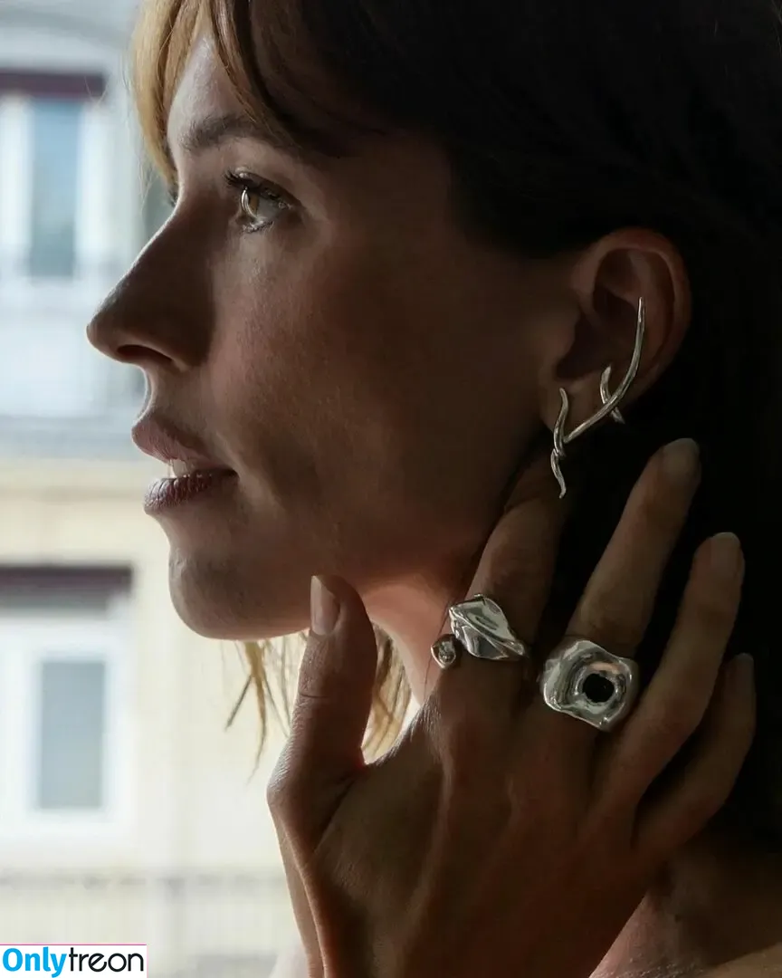 Rebecca Hall nude photo #0008 (rebeccahall / rebeccalords)
