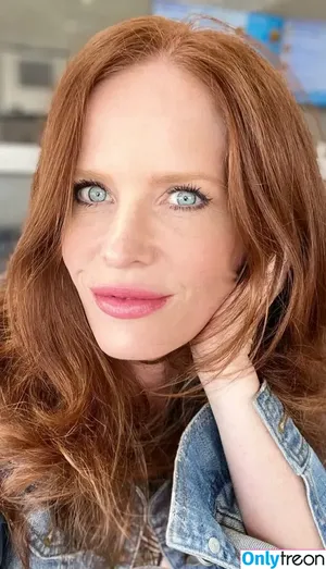 Rebecca Mader / bexmader / red head nude photo #0020