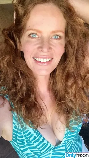 Rebecca Mader / bexmader / red head nude photo #0054