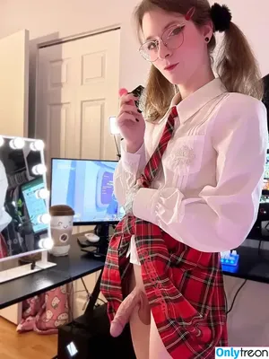 RebiSenpai / rebi_senpai nude photo #0010