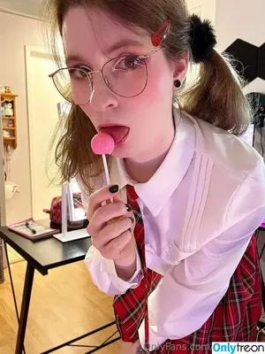 RebiSenpai / rebi_senpai nude photo #0061