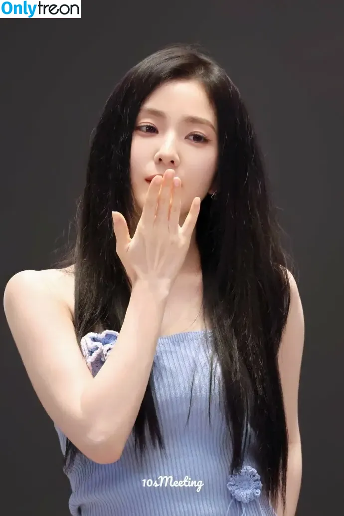 Red Velvet nude photo #0258 (Irene / renebaebae / thee_red_velvet)