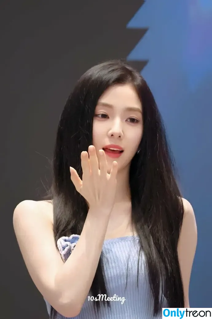 Red Velvet nude photo #0274 (Irene / renebaebae / thee_red_velvet)