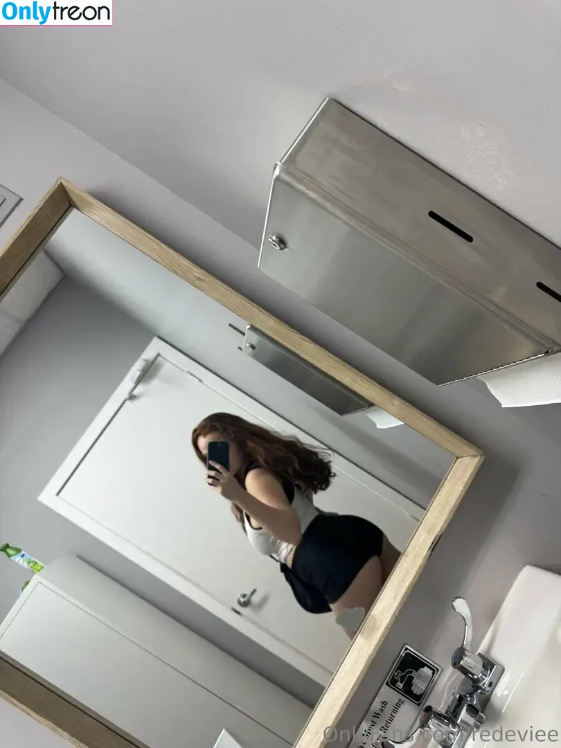 redeviee nude photo #0004 (red.eviee)