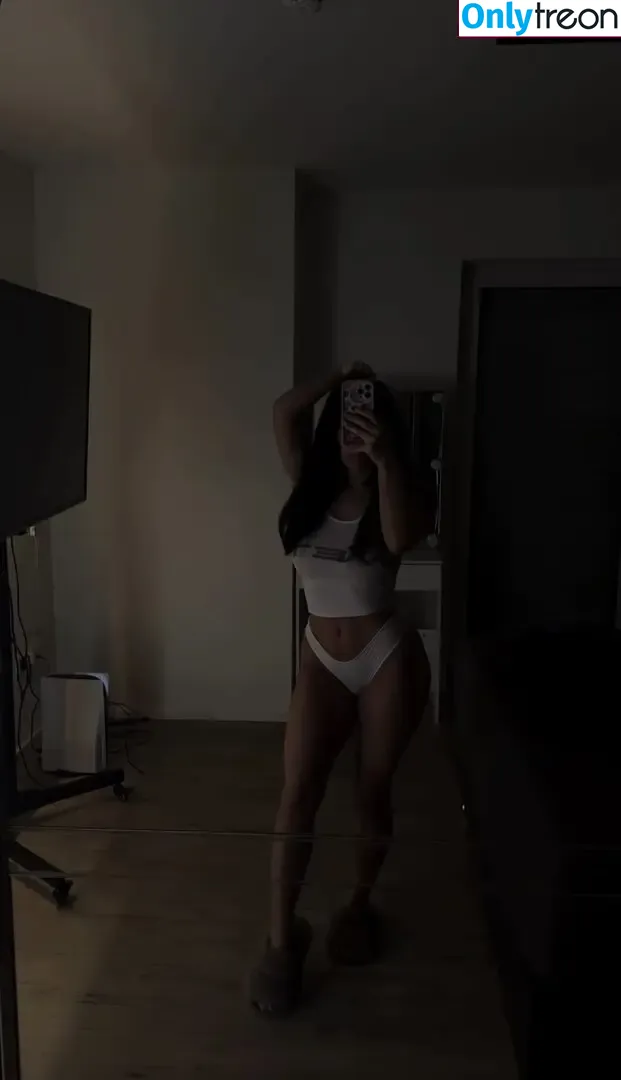reealmina nude photo #0054 (reealmina)