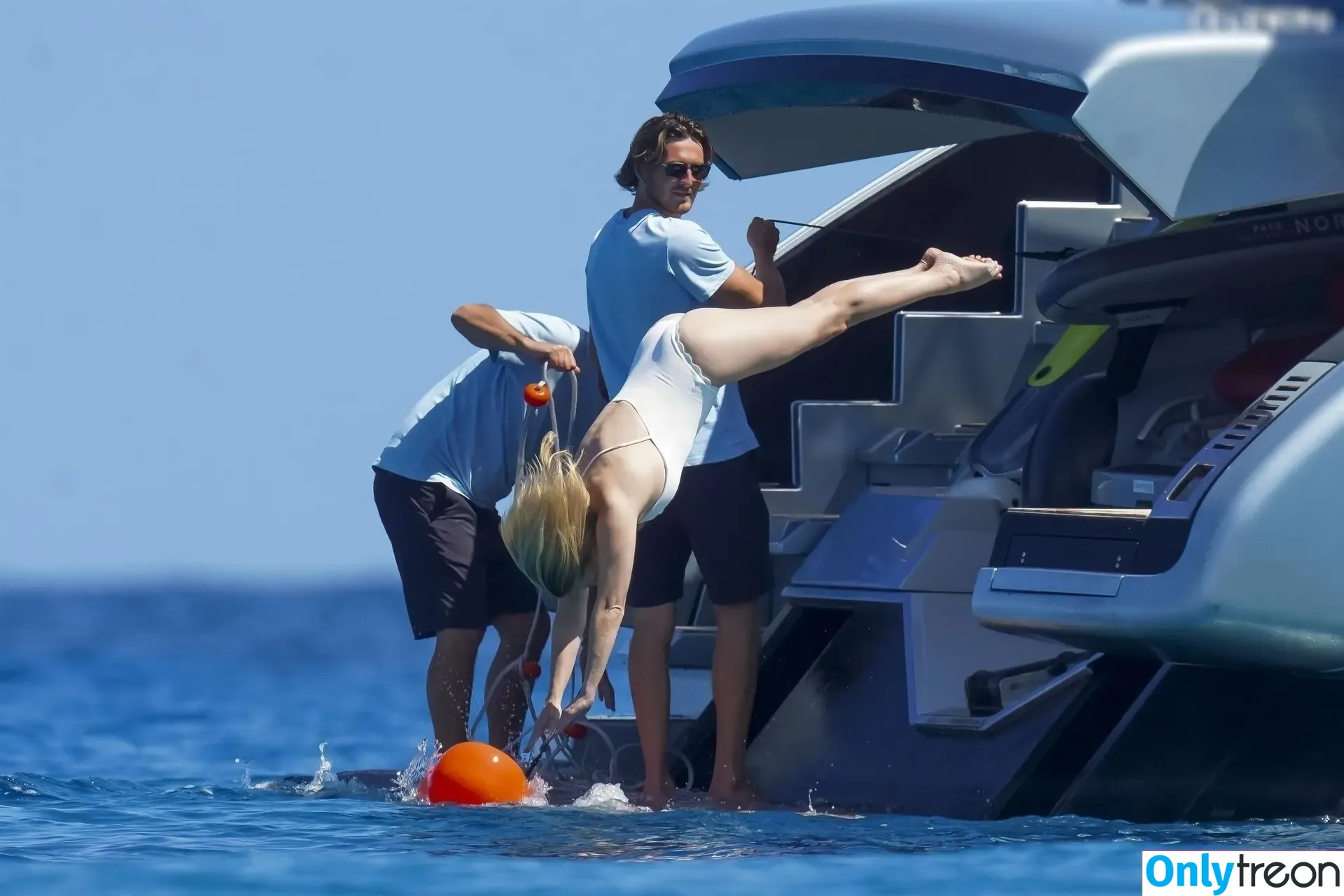 Reese Witherspoon nude photo #0422 (reesew / reesewitherspoon)