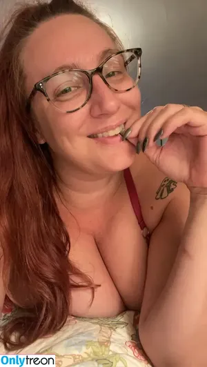 RefashionedHippie / ChicksWithFics nude photo #0032