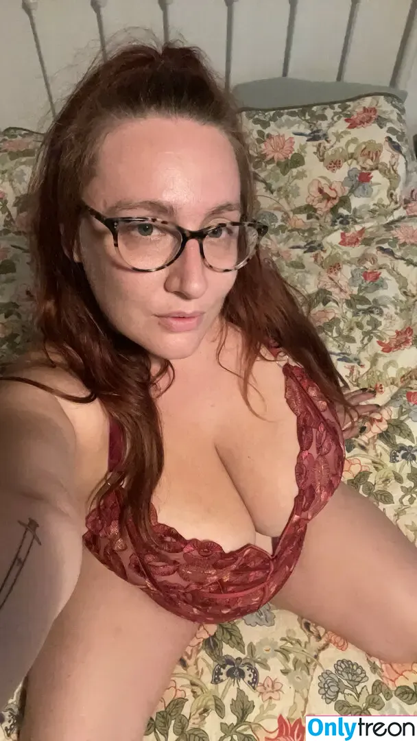 RefashionedHippie nude photo #0029 (ChicksWithFics)