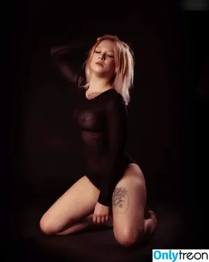  nude photo #0005
