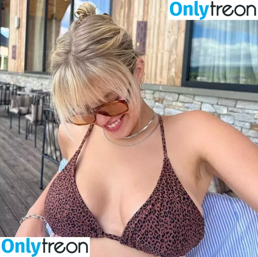 Renee Rapp nude photo #0005 (reneerapp)