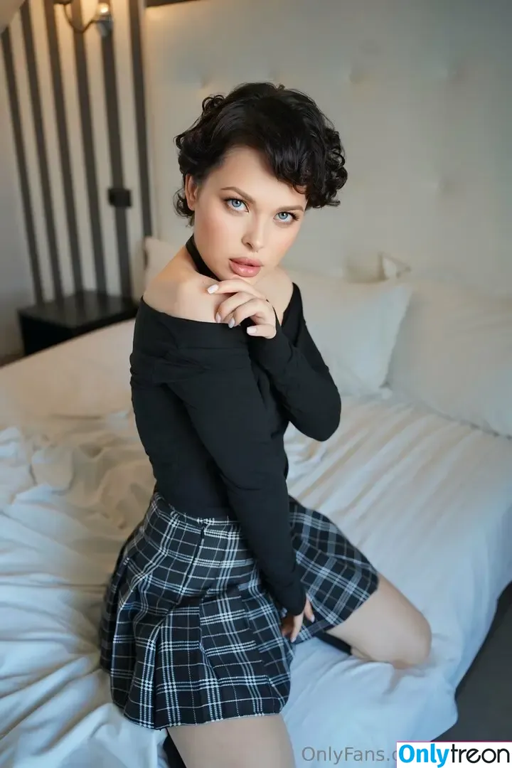rey_lina nude photo #0020 (rey_lina)