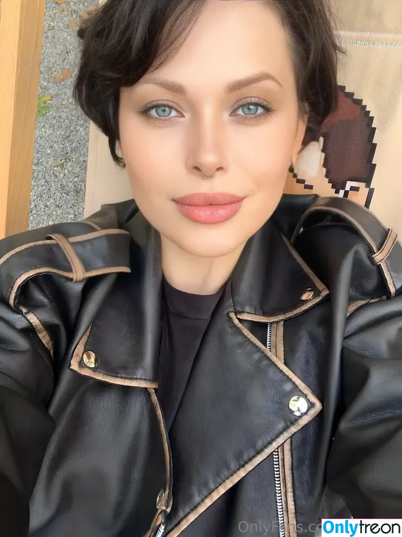 rey_lina nude photo #0050 (rey_lina)