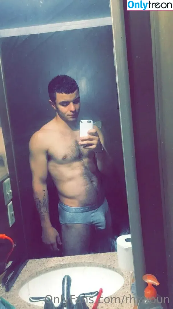 rhtwoun nude photo #0001 (_ray2low)