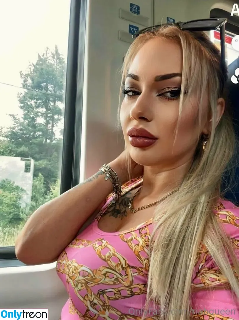 riabqueen nude photo #0002 (r_j_b_queen)