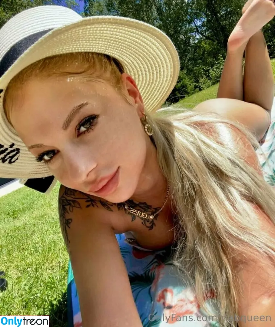 riabqueen nude photo #0004 (r_j_b_queen)