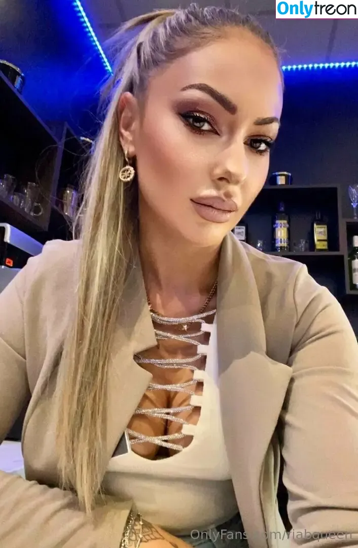 riabqueen nude photo #0009 (r_j_b_queen)