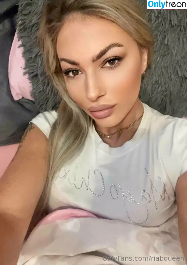 riabqueen nude photo #0012 (r_j_b_queen)