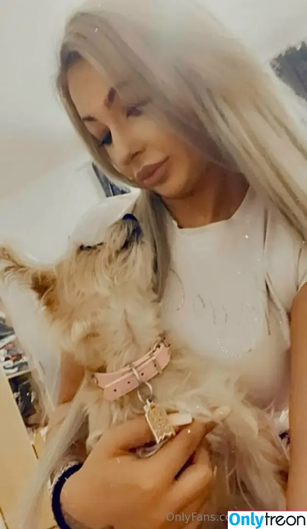 riabqueen nude photo #0017 (r_j_b_queen)