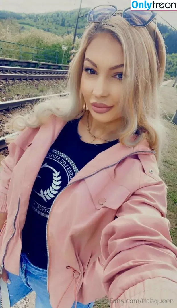 riabqueen nude photo #0029 (r_j_b_queen)