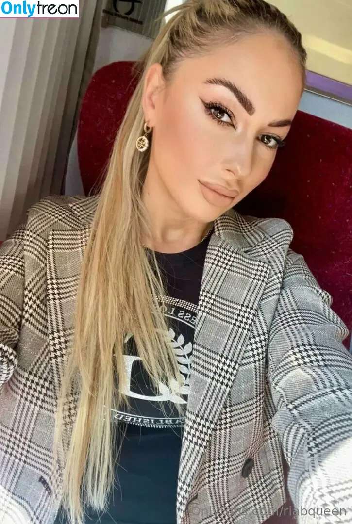 riabqueen nude photo #0030 (r_j_b_queen)
