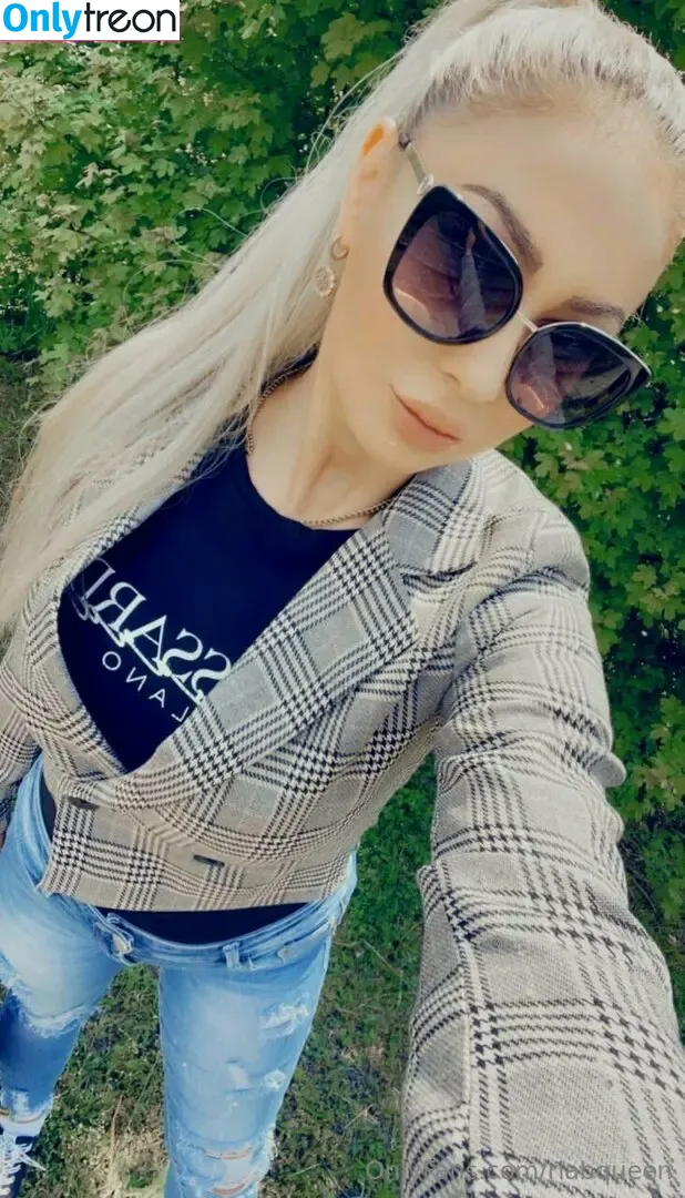 riabqueen nude photo #0031 (r_j_b_queen)