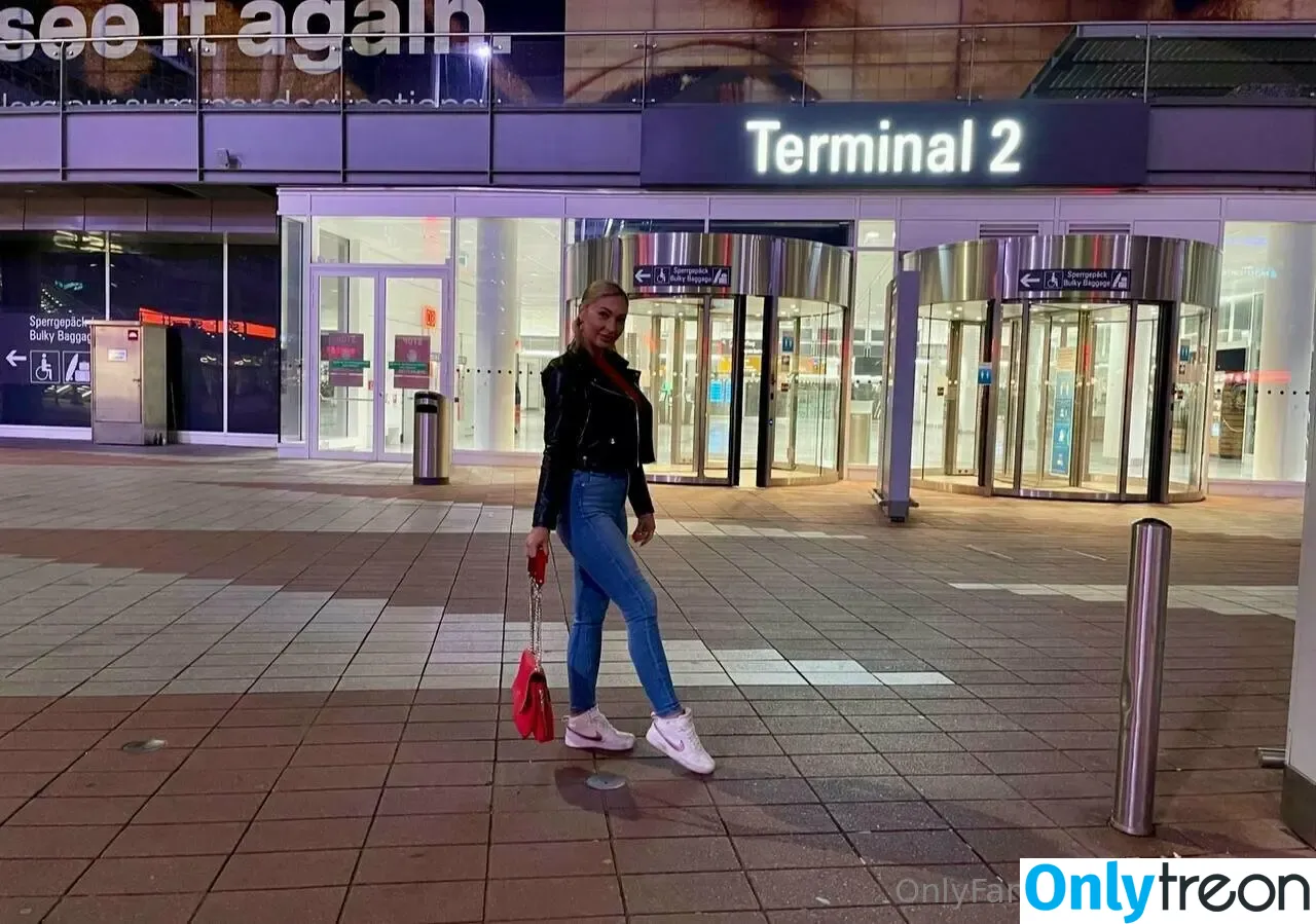 riabqueen nude photo #0038 (r_j_b_queen)