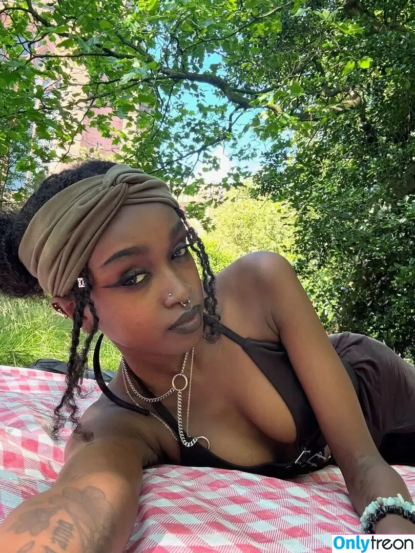 Richchocolit nude photo #0121 (Vampleen / vampiricgoddess)