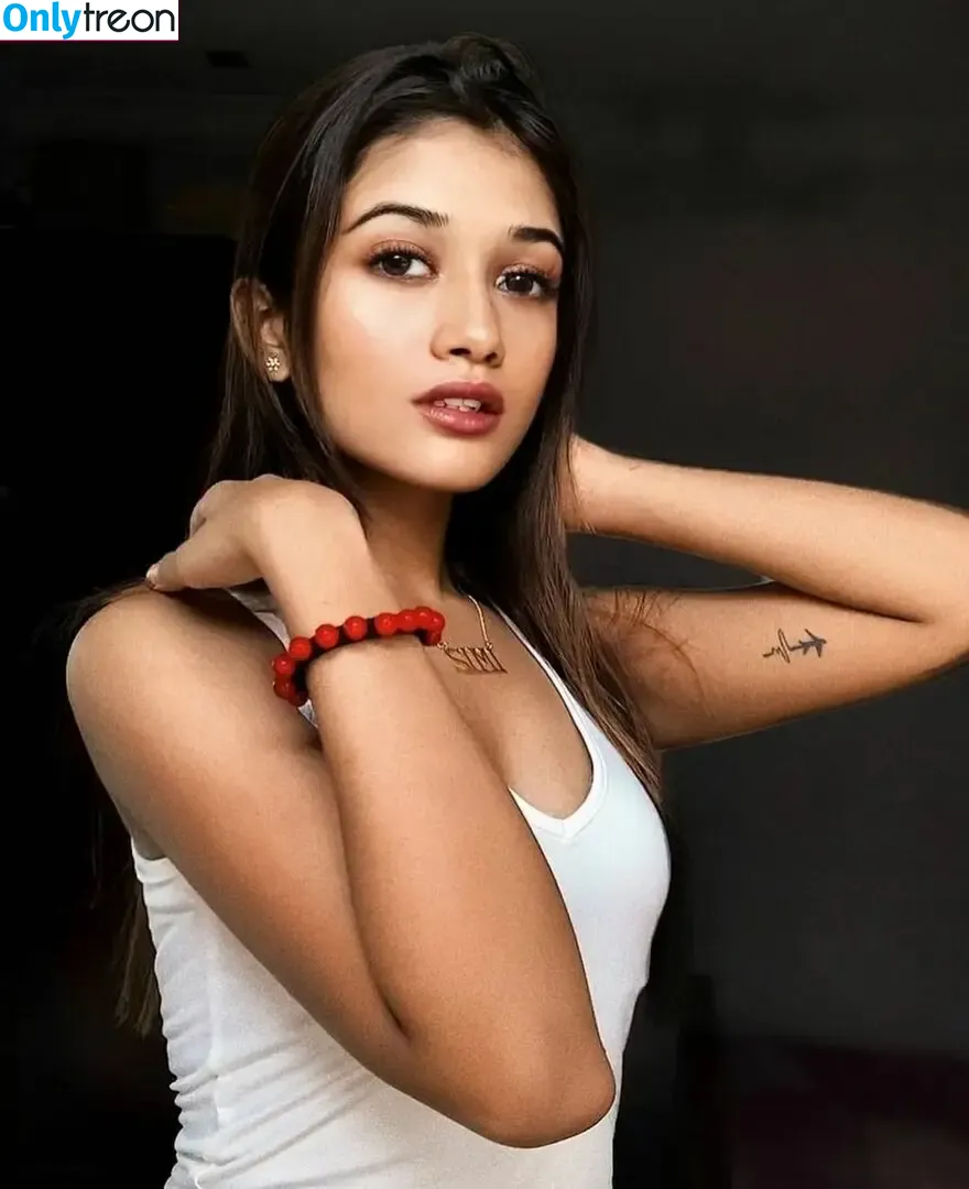Ridhima Bisht nude photo #0002 (bisht / mooddyritz)