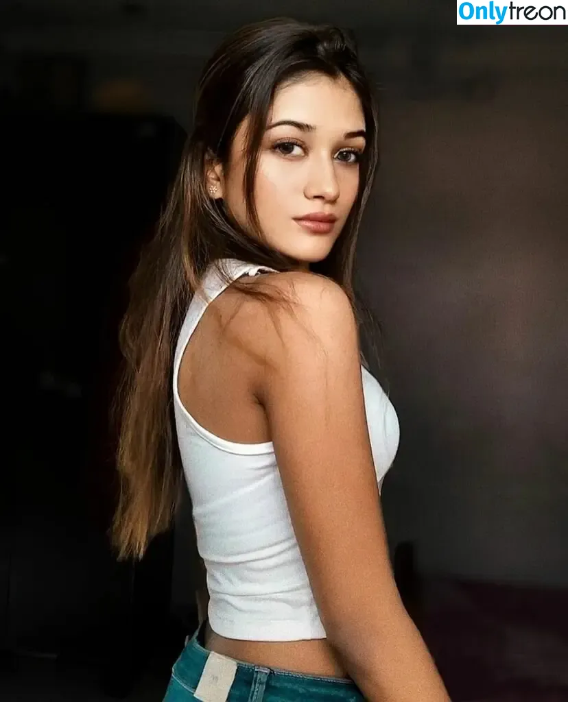 Ridhima Bisht nude photo #0003 (bisht / mooddyritz)