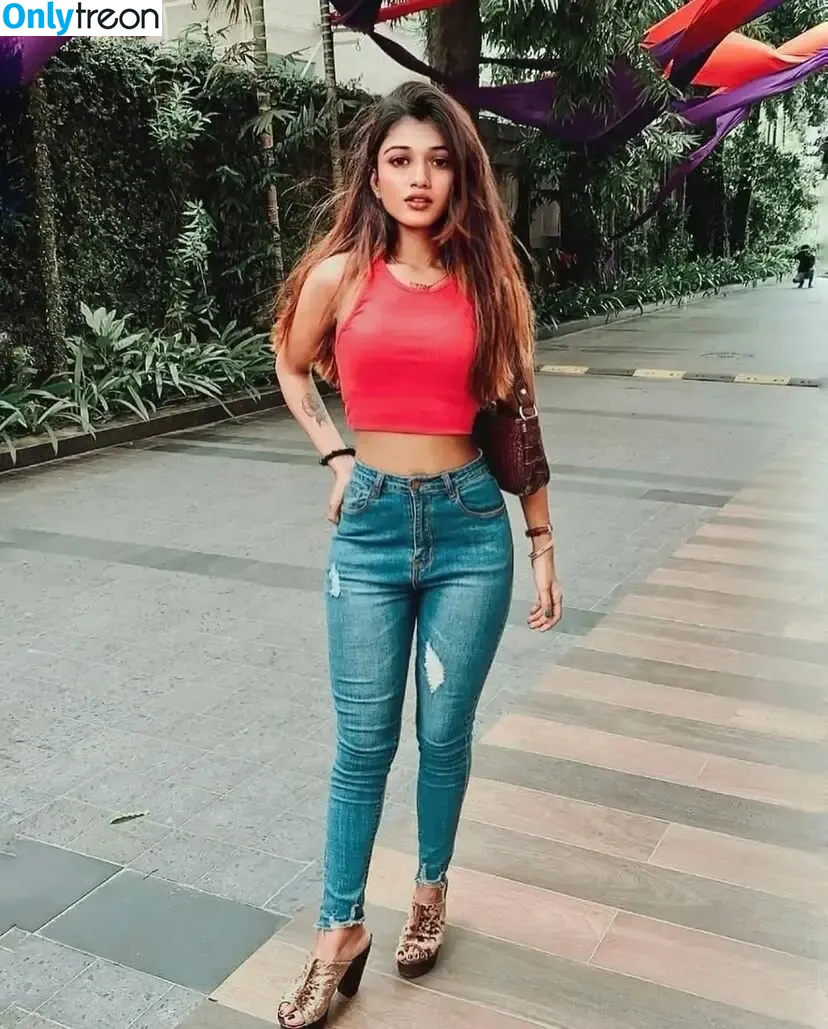 Ridhima Bisht nude photo #0007 (bisht / mooddyritz)