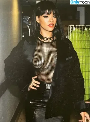 Rihanna / badgalriri nude photo #4564