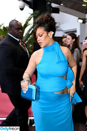 Rihanna / badgalriri nude photo #4566