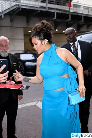 Rihanna / badgalriri nude photo #4569
